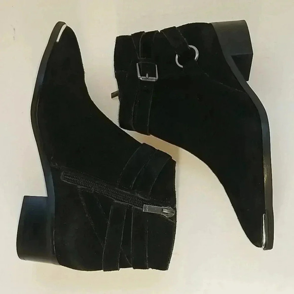 Marc Fisher booties a block heel and point toe - Picture 8 of 8